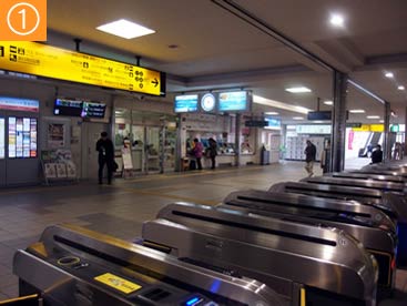 香里園駅の改札口