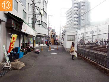 医院前の踏切