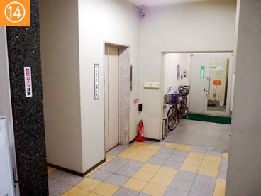 エレベーター前