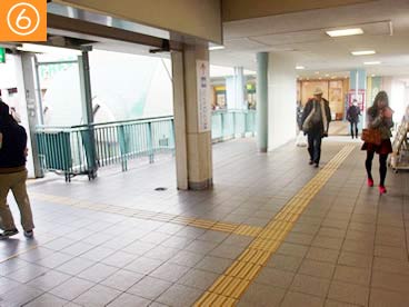 駅構内の通路