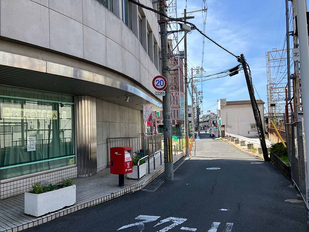 線路沿いの道路