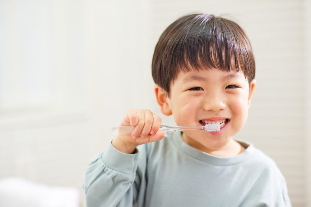 仕上げ磨きをするのは10〜12歳ごろまで！