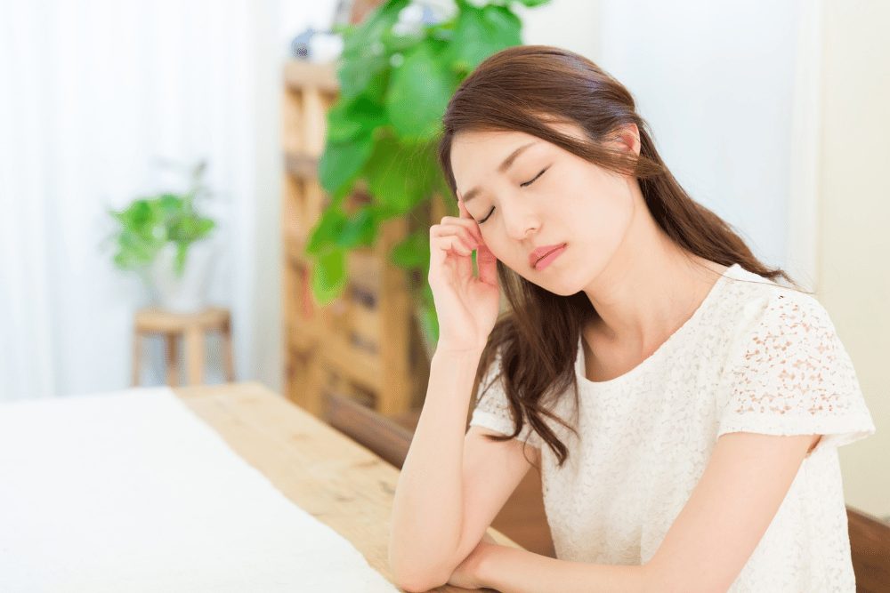 睡眠不足などでストレスを抱えている人