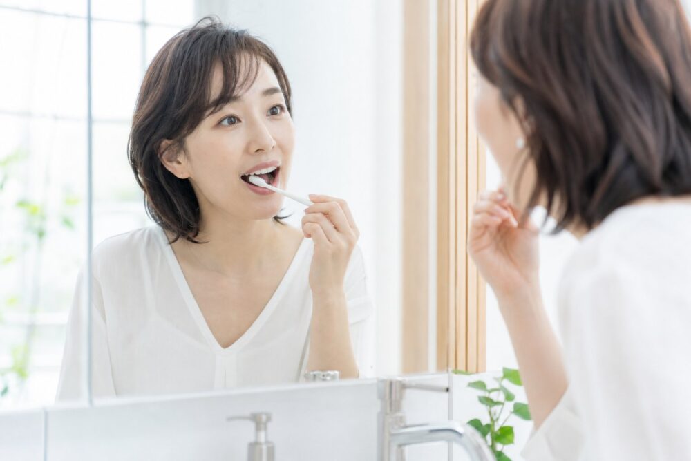 歯垢は洗い流せず歯磨きの代わりにならない