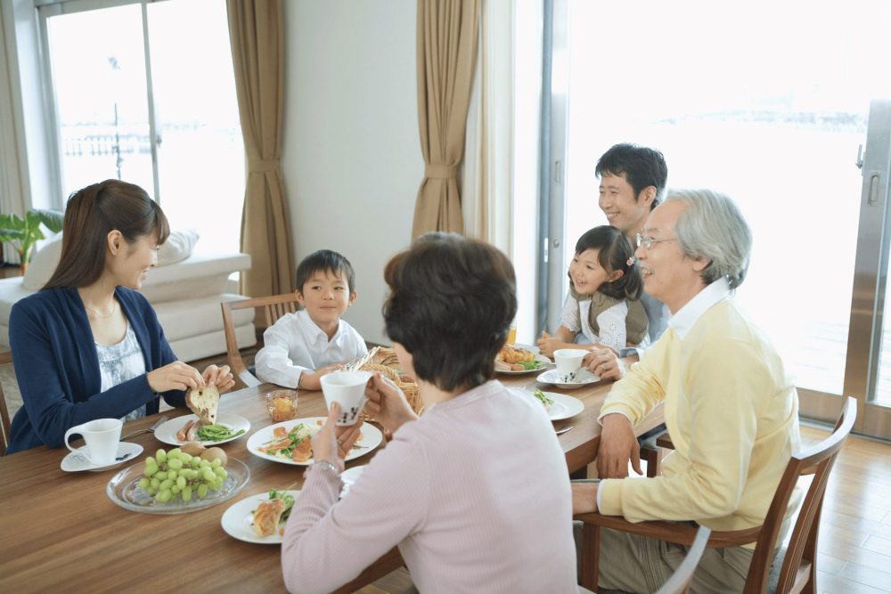 親から子どもへの口移しや飲み物の回し飲み