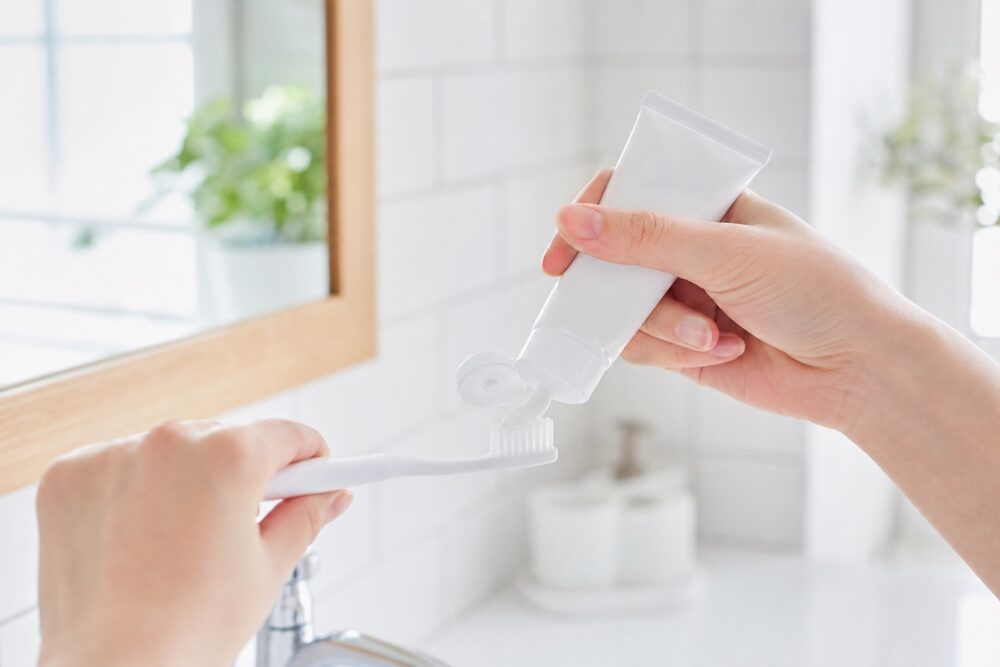 フッ素入り歯磨き粉で再石灰化を促す
