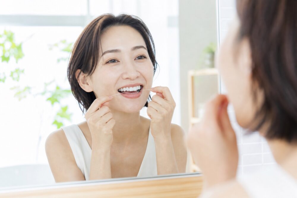 歯磨きだけでデンタルフロスを使っていない