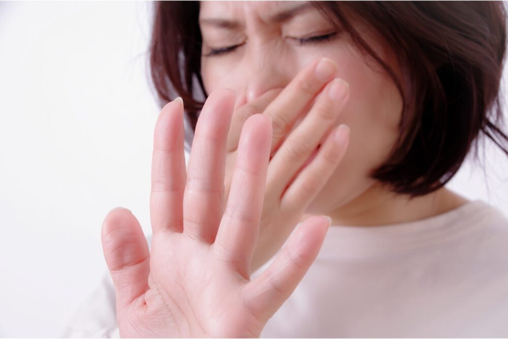 強烈なにおいがする