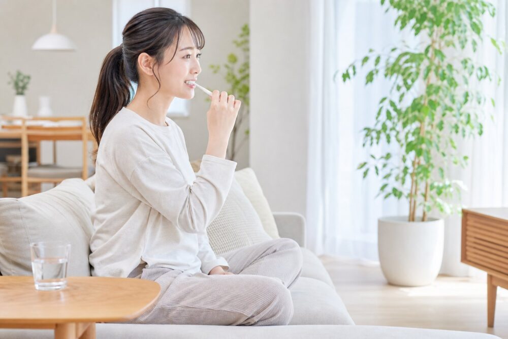 起床直後と食後すぐを避けてながら磨きで気をそらす